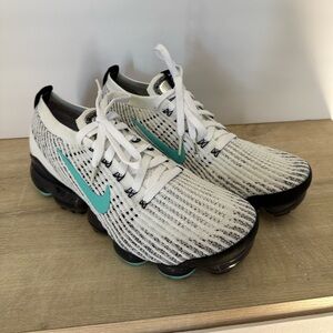 Nike White and Tiffany blue Vapormax Flyknit 3